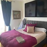 Cosy Montparnasse Boudoir Near Luxembourg Gardens